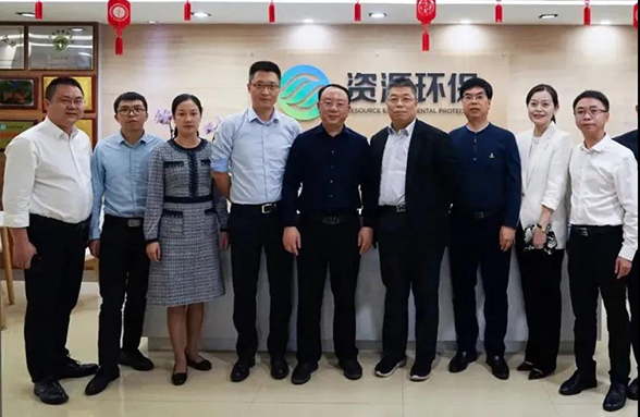 江西崇義縣委李國泉書記一行蒞臨資源環(huán)?？疾旖涣? /></div>
                                    <div   id=